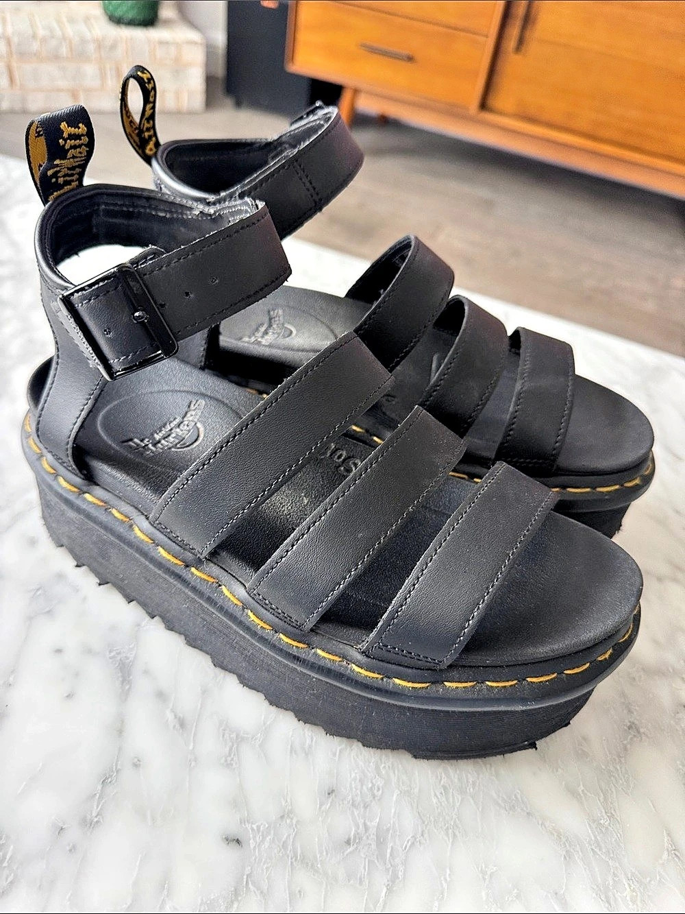 🌼DR. MARTENS🌼 Voss Hydro Leather Flatform Strap Sandals, Black US 8